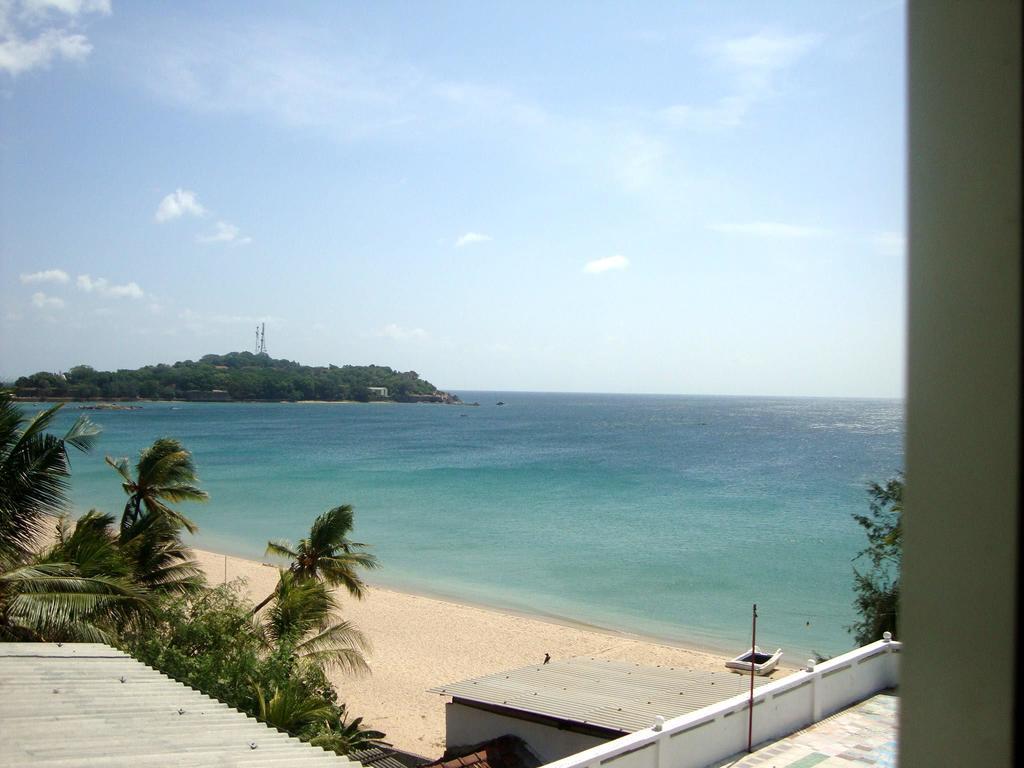 Green Park Beach Hotel Trincomalee Extérieur photo
