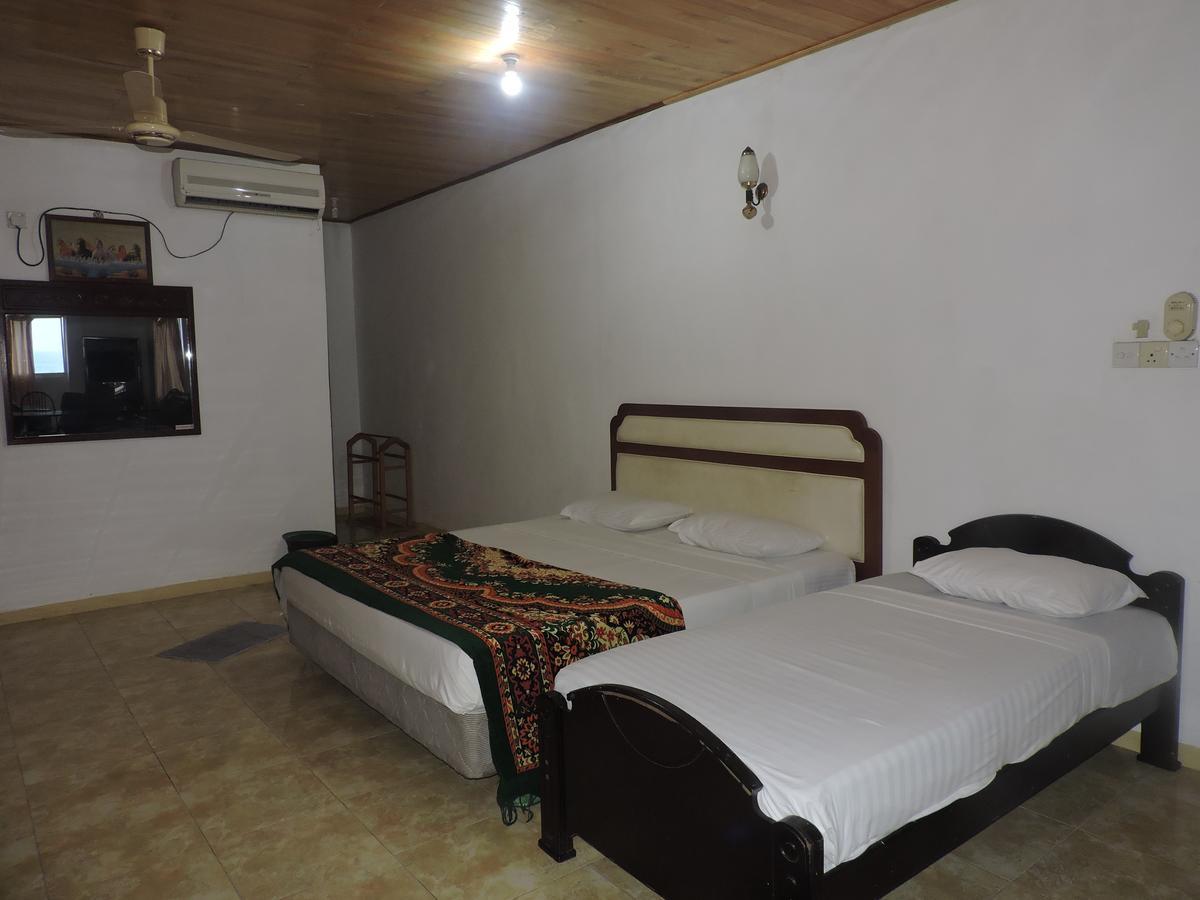 Green Park Beach Hotel Trincomalee Extérieur photo