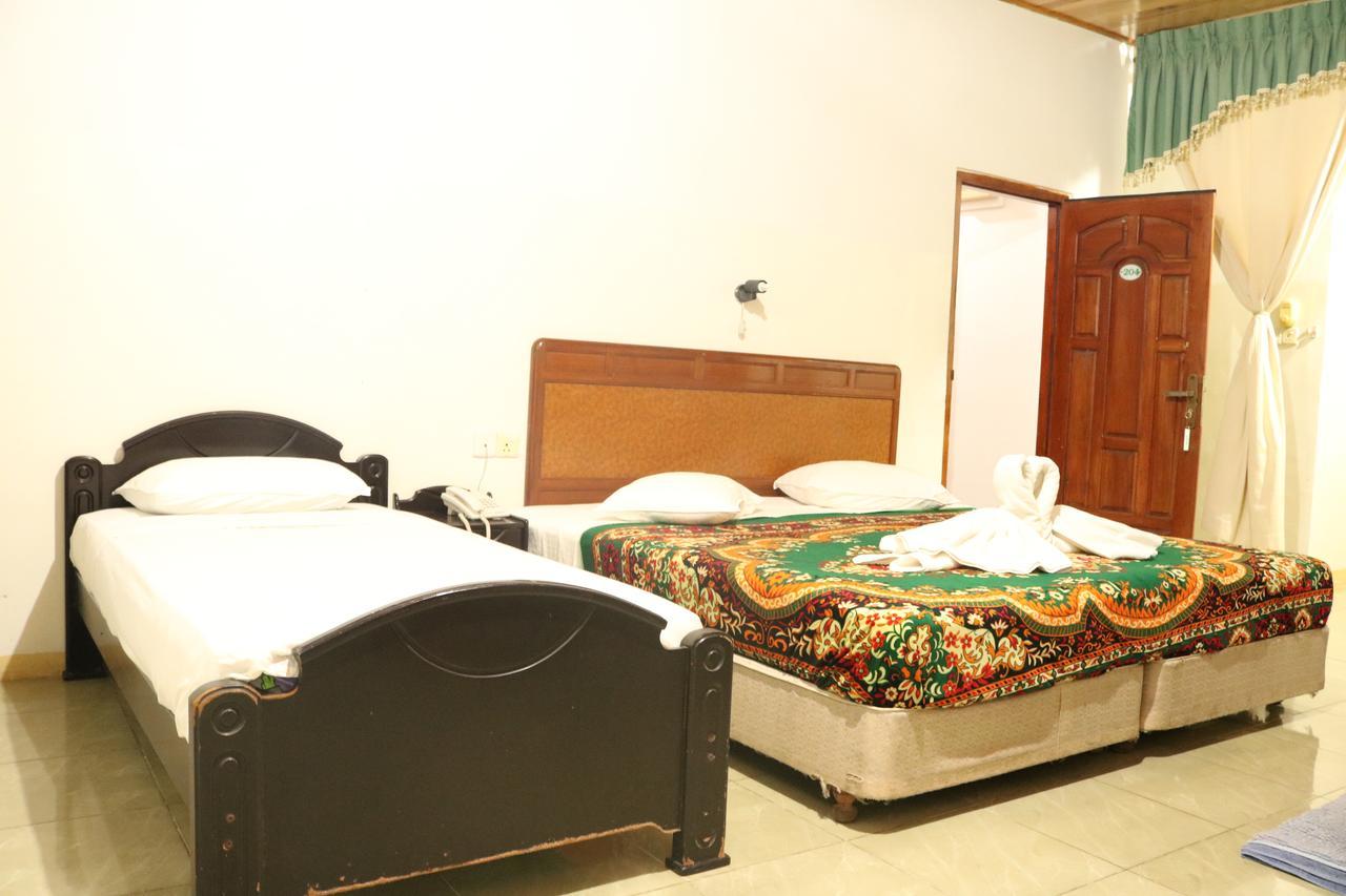 Green Park Beach Hotel Trincomalee Extérieur photo